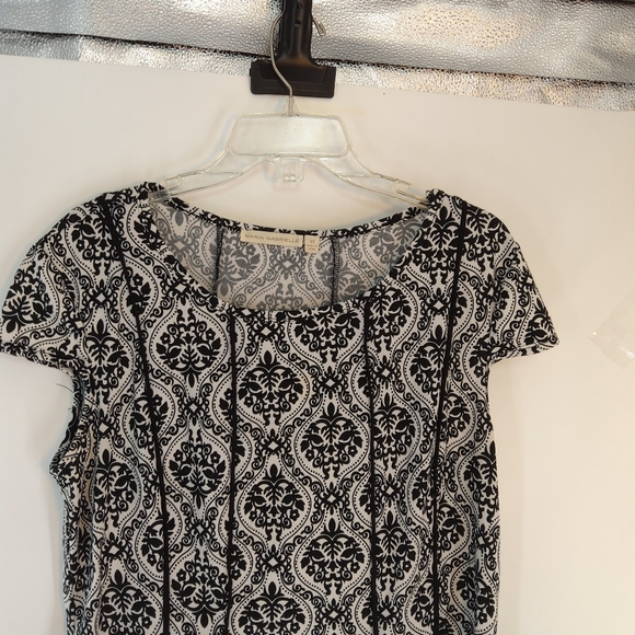 MARIA GABRIELLE SLEEVELESS BOTTOM FLARED TOP BLACK WHITE - Picture 3 of 9